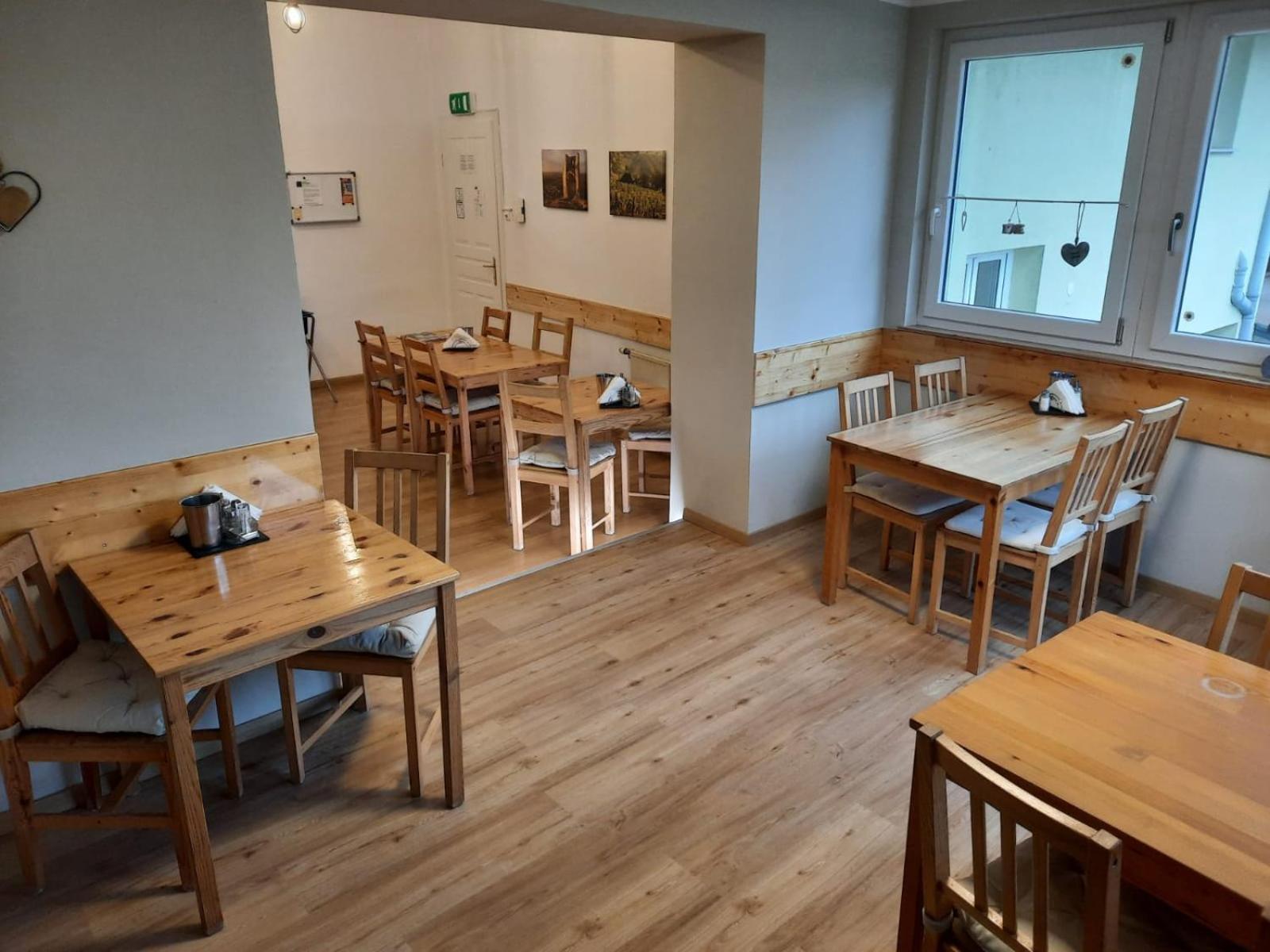 Fruehstueckshaus Wunderland Acomodação com café da manhã Laa an der Thaya Exterior foto